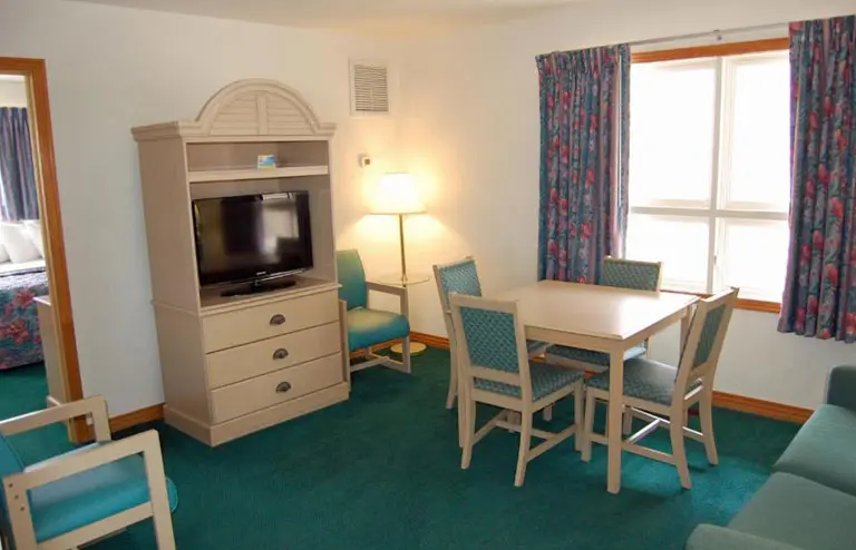 Two double beds in a Mariner Inn and Suites guest room