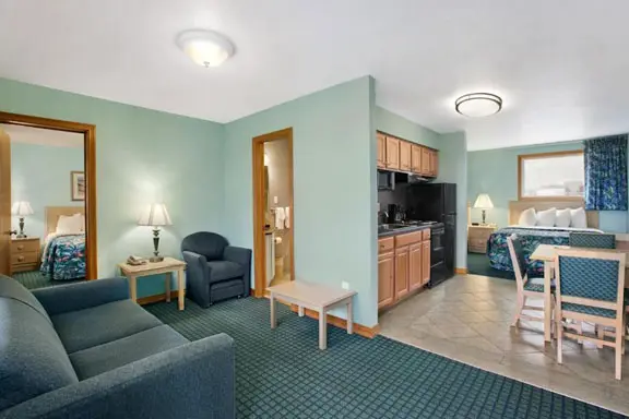 Three-bed suite at Mariner Inn and Suites
